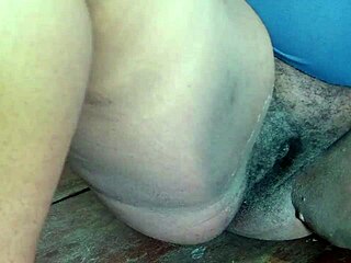 Barbeiro De Buceta Vizinho Depilando A Bucetinha Da Gordinha Casada Enquanto O Marid�o Da No Trabalho