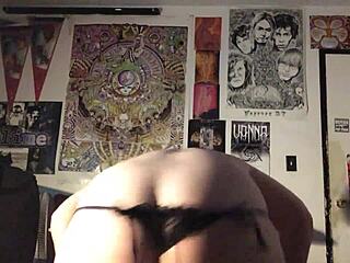 Gay Boy Shakes His Big Ass