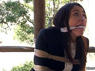 Para włamywaczy ruchających związanego sąsiada