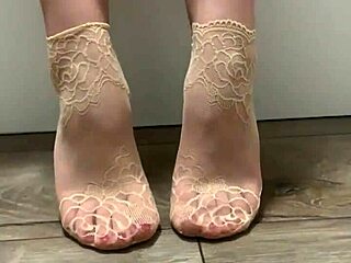 Çok Sıcak Naylonlu Seksi Bacak Gösterisi