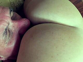 cunni view from above with sharp click