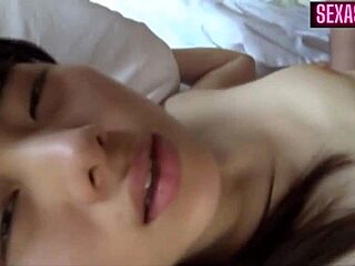 私は私たちの結婚旅行で私のアジアンブライドが舐められるのを見た