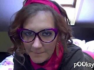 isn't that giant vagina on the morena in red panties twerking hot?