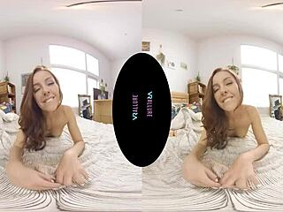 Vanna feels bored in her reality solo session