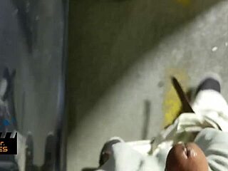 Halka açık ırklararası komşularla karşılaşma, rahat ortamda