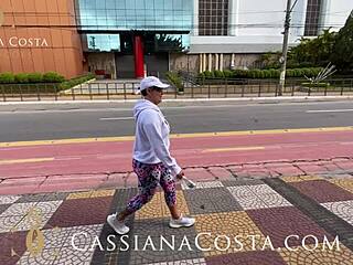 ตูดใหญ่ของ Cassiana Costa คือสิ่งที่โดดเด่น