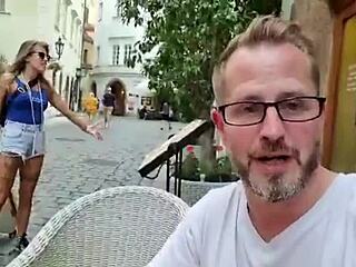 Hey, kijk hoe Silvia Dellai harde anaal neemt van Paul Stalker met dildo gape