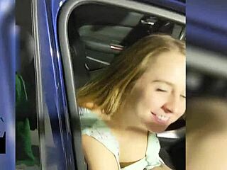 Halka açık ırklararası komşularla karşılaşma, rahat ortamda