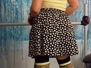 Steffi's Seductive Pussy Dance: Hotwife Teases With Yellow Daisy