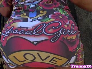 Tranny amateur threeway banged in closeup