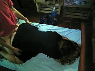 หนุ่มเสื้อแดงเย็ดสาวชุดดำสไตล์หมาแรงๆ