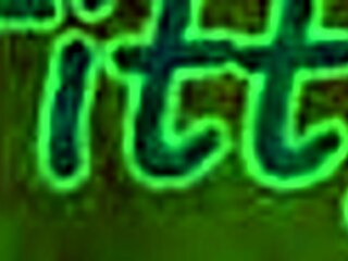 Olha essa milf levando chupão nos peitos e gozando nos peitos grandes!