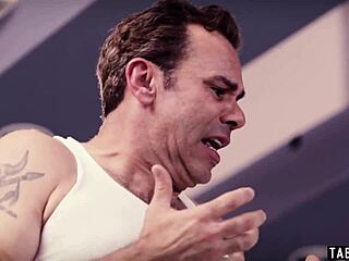 Έφηβες Jessa Rhodes και Piper Perri Ευχαριστούν το Παραμελημένο Πούτσο του Πατριού