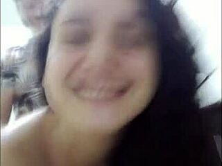 Prostituta joven 18+ gime fuerte mientras le machacan el culo grande en anal duro