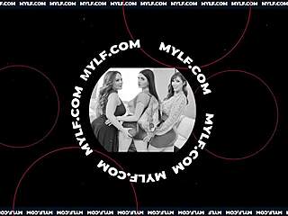 Rodzeństwo nastolatków偷偷 rżnie się pod prysznicem