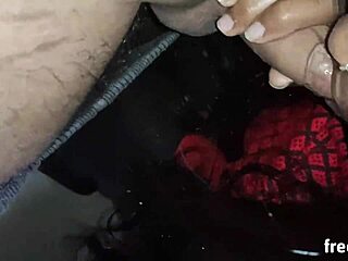 Skuteční nevlastní bratři v bolestivém sexu s pákistánskou sestrou - virální šok!