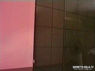 Андреа Нобили се кефи на бразилски транс красавици във винтидж екшън