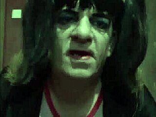 Бисексуальный кроссдрессер гей Mark Wright хочет отсосать твой член до твердости, думая о том, как ты его потом трахнешь и заставишь кончить