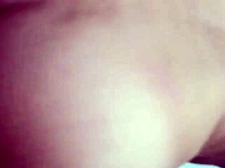 야, 이 섹시한 3썸에 참여해 볼래? 응골롱이 그룹 섹스와 컴샷으로 구부정해.