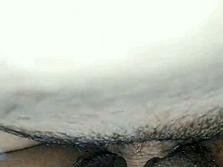 chupandole el coño bien rico a mi mujer mientras ella gime de placer