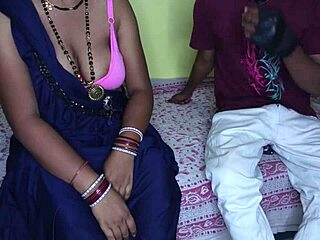 सौतेला बेटा सौतेली मां की पैंटी सूंघता है, उसकी बालों वाली चूत की खुशबू की लालसा में