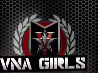 عاشقة الكريسماس Vicky Vette تغري قبل ما تمص زب ضخم بزي ساخن