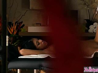 เฮ้ย อยากเห็นเวโรนิก้ารอดริกเกซล่อใจที่สปาชุดชั้นในขาดๆมั้ย