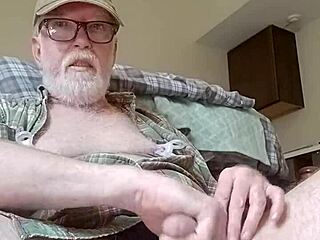 Thomas Odea enjoys gay porn with toys and monster cocks 😏