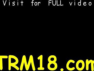 Λαδωμένη νεαρή πόρνη τρελαίνεται στο μασάζ γαμήσι