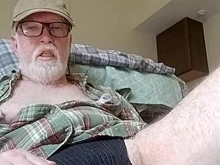 Thomas Odea enjoys gay porn with toys and monster cocks 😏