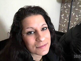 Me senti tão traída assistindo ela lamber na câmera escondida