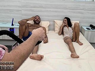 Bastidores da Filmagem da Novinha Karolzinha Liberando Muito Cu e Falando Como Faz Pra Gravar Mesmo Sendo Casada