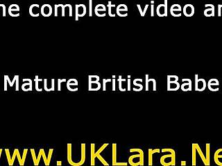 嘿，想看英国熟女穿丝袜挑逗吗？