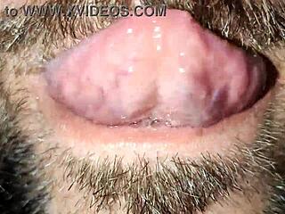 she puts her pussy here for oral licking