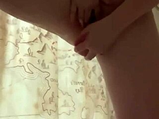 Laina Marie's Squirting Session in the Shower with a Head