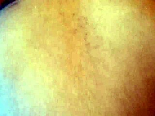 primo entra no quarto e mete o enorme pau branco na angolana de buceta rosa