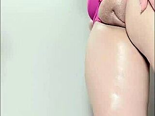 Madrastra caliente se masturba para hijastro 🔥