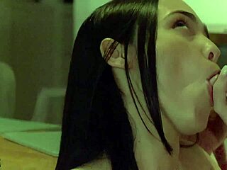 O bog, ne morem verjeti, da jebem tega požrešnega starega tipa... najboljši deepthroat kdaj!