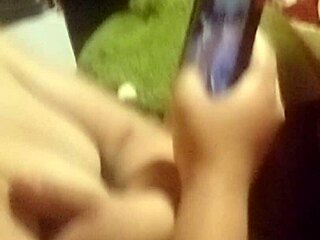 Le encanta que le chupe los pezones, qué rico