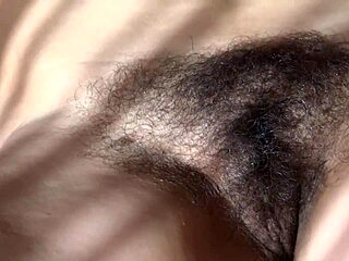 ควยลูกเลี้ยงในปากแม่เลี้ยงขณะพักผ่อน เธอตื่นขึ้นอยากดูดอย่างกระตือรือร้น