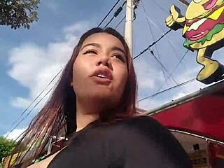 痩せたラティーナの18+ティーン、正常位でディープスロート。自家製ファック、顔に射精