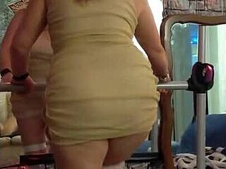 Hotwife Steffi dances pussy