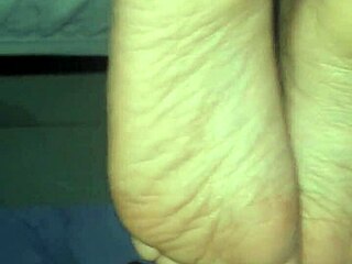 i cum on her feet, don't you want to see how i do it?