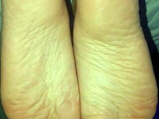 i cum on her feet, don't you want to see how i do it?