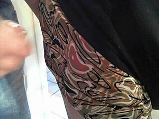 Mi esposa me envió este video real con el vecino de al lado