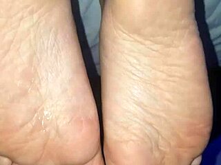 i cum on her feet, don't you want to see how i do it?