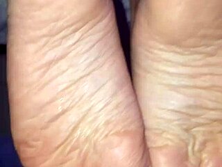 i cum on her feet, don't you want to see how i do it?