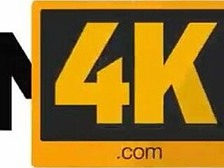 Tietokoneongelmia? Maksa sillä karvoisella pillulla, kypsä blondi!