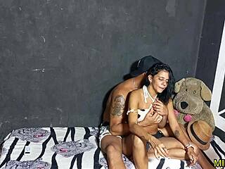 Горячий Дэнни Хот Возбуждается