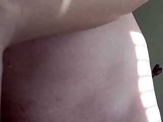 Gue Suka Banget Gosok Pantat Besar dan Klitoris Kinky Gue